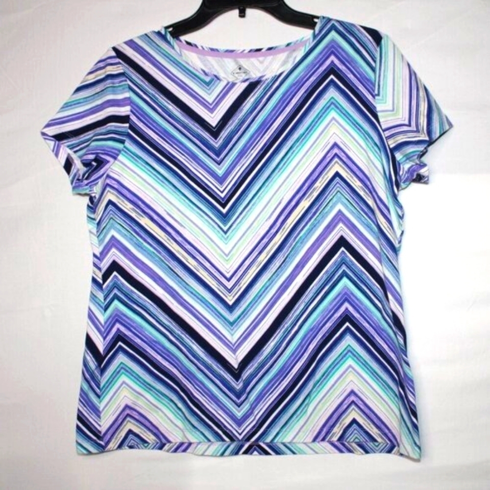 St. John’s Bay Petite PL Chevron Print Top – Short Sleeve, Preowned